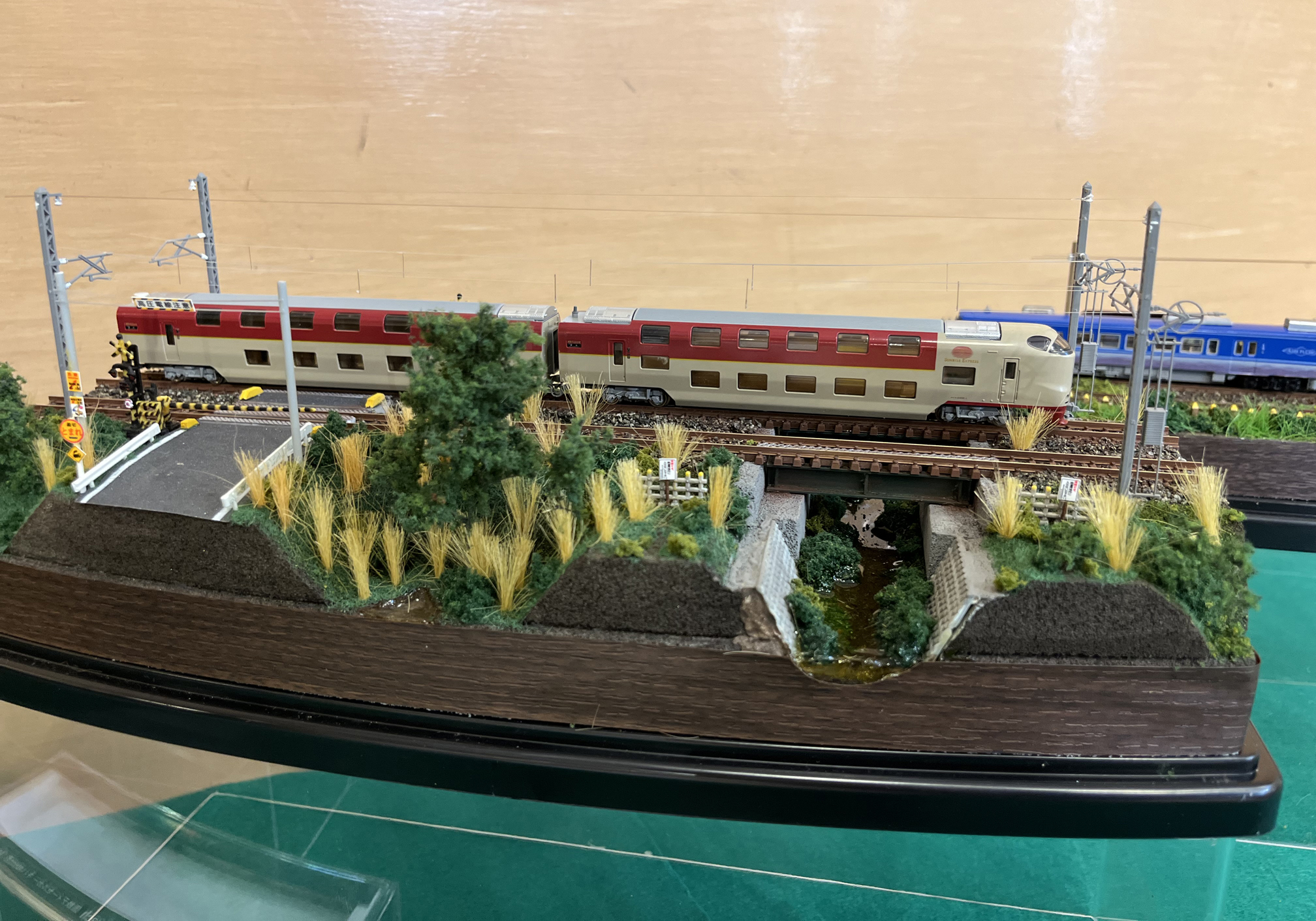 鉄道ジオラマ 今日のジオラマの写真は九州地区で走る水戸岡鋭治さんがデザイン